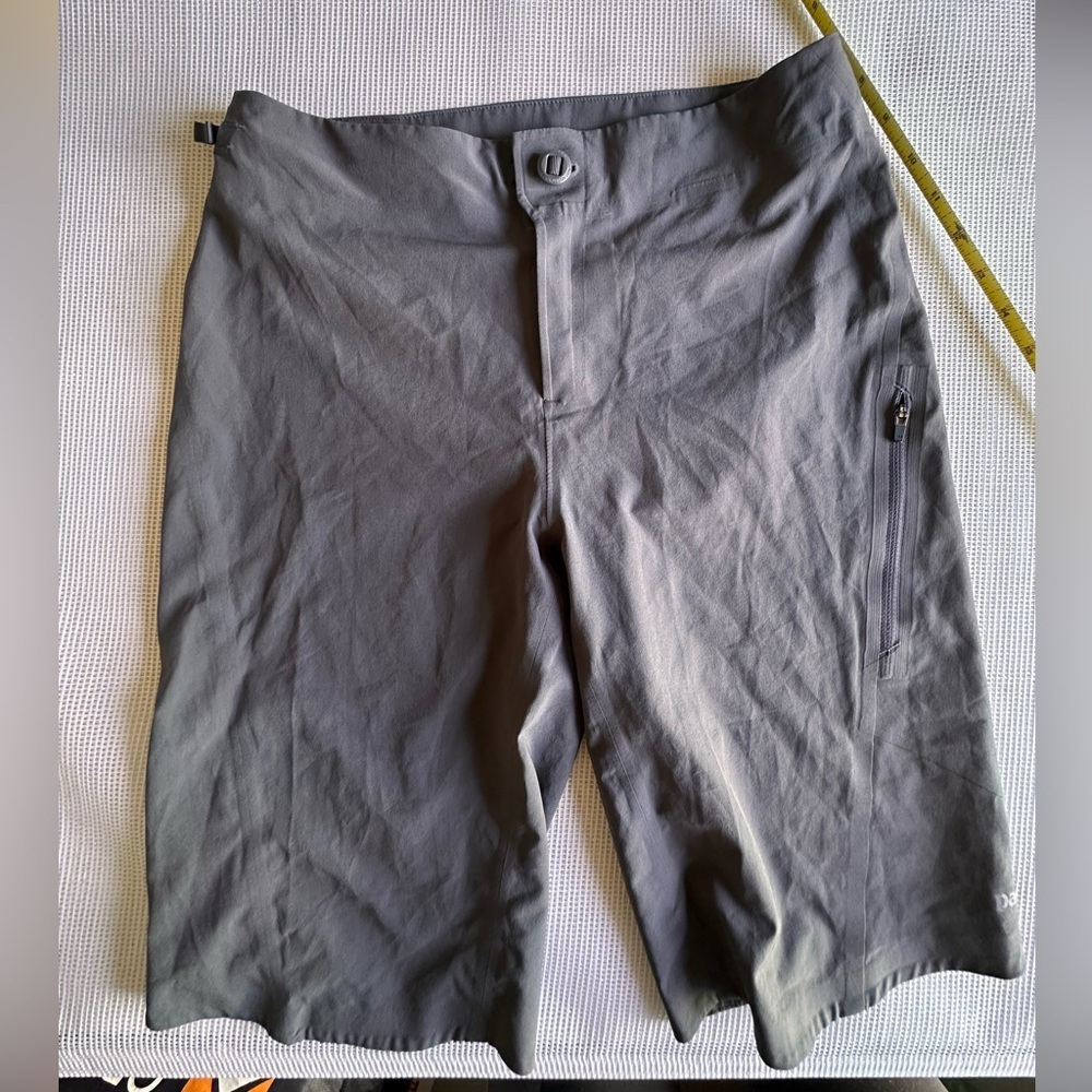 PATAGONIA WOMENS WORN WEAR 28 GRAY SHORT